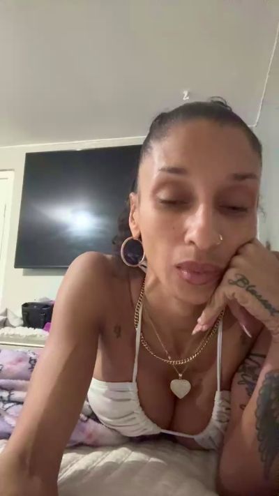Alexi_Valentine Live Image