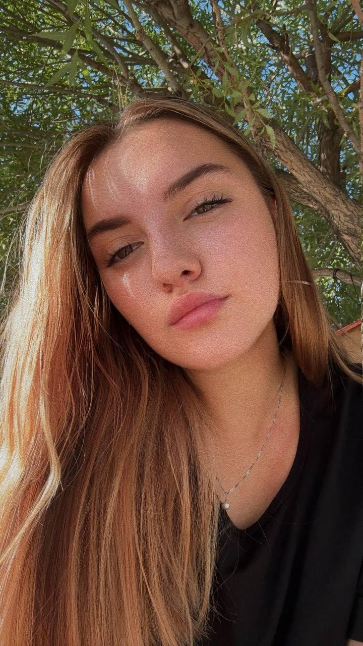 ElizebethLysiak Live Image