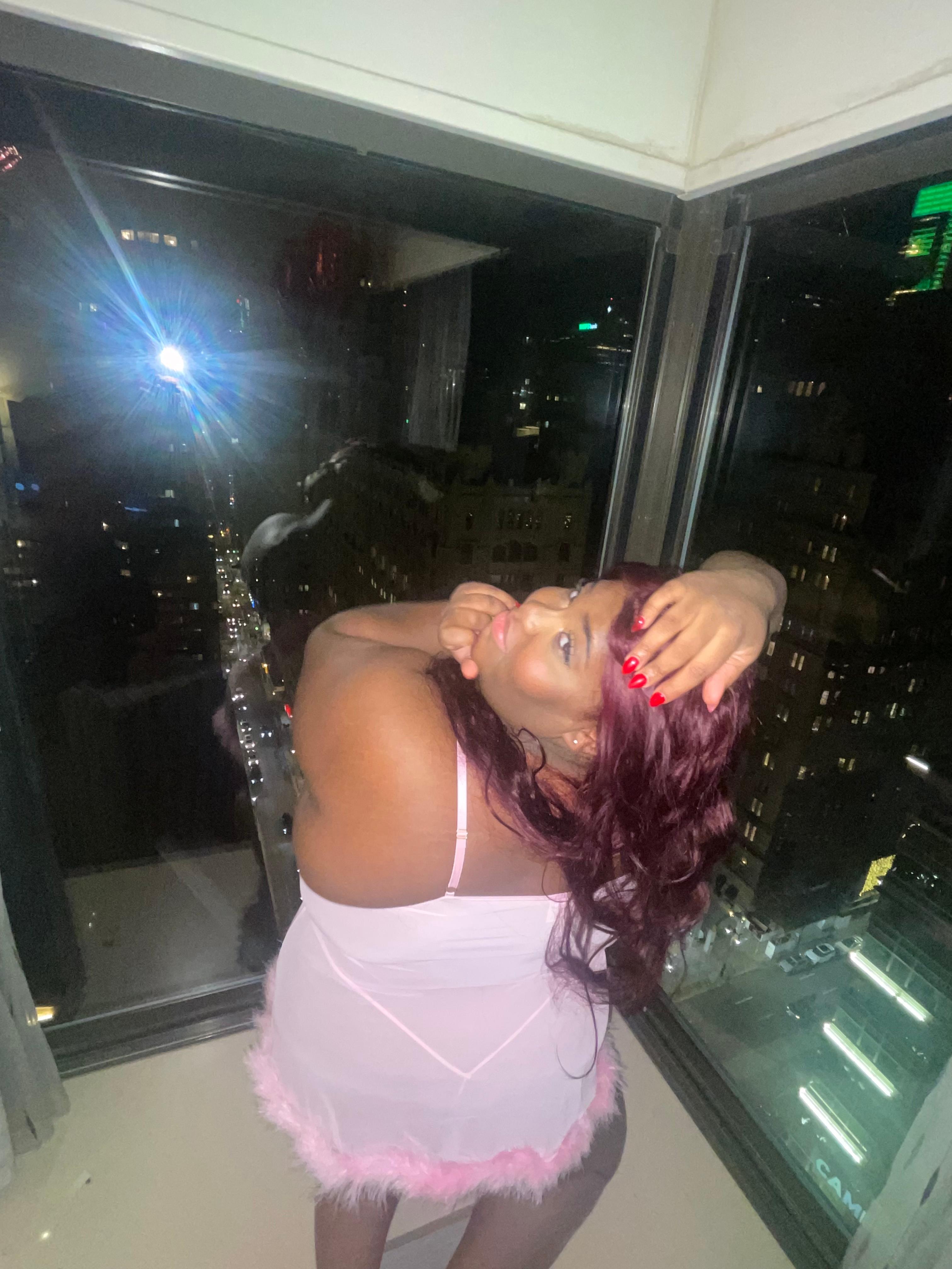 LayLeeB Live Image