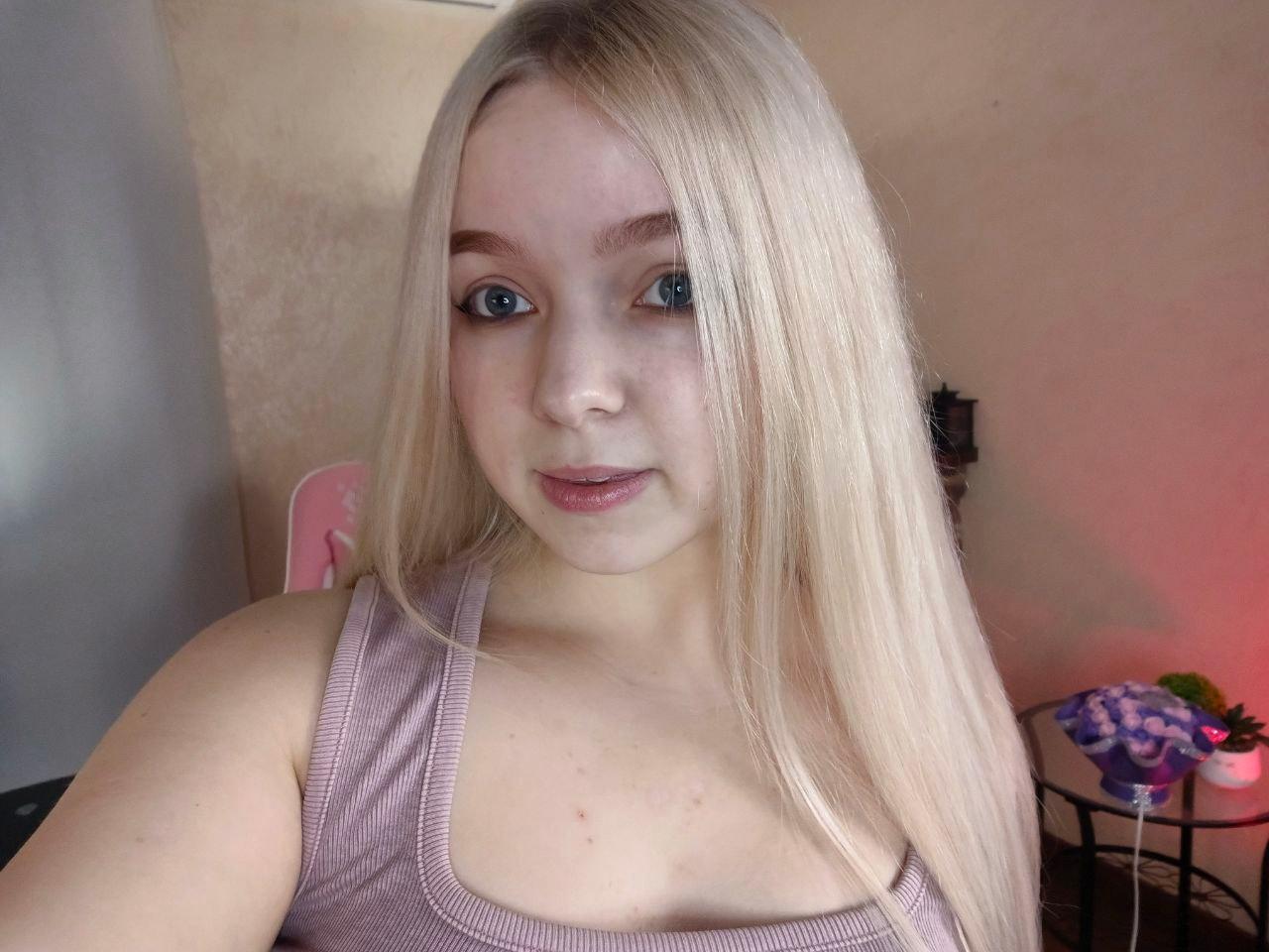 LornaFlynt Live Image