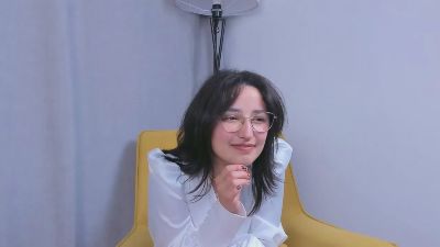 LouiseMitts Live Image
