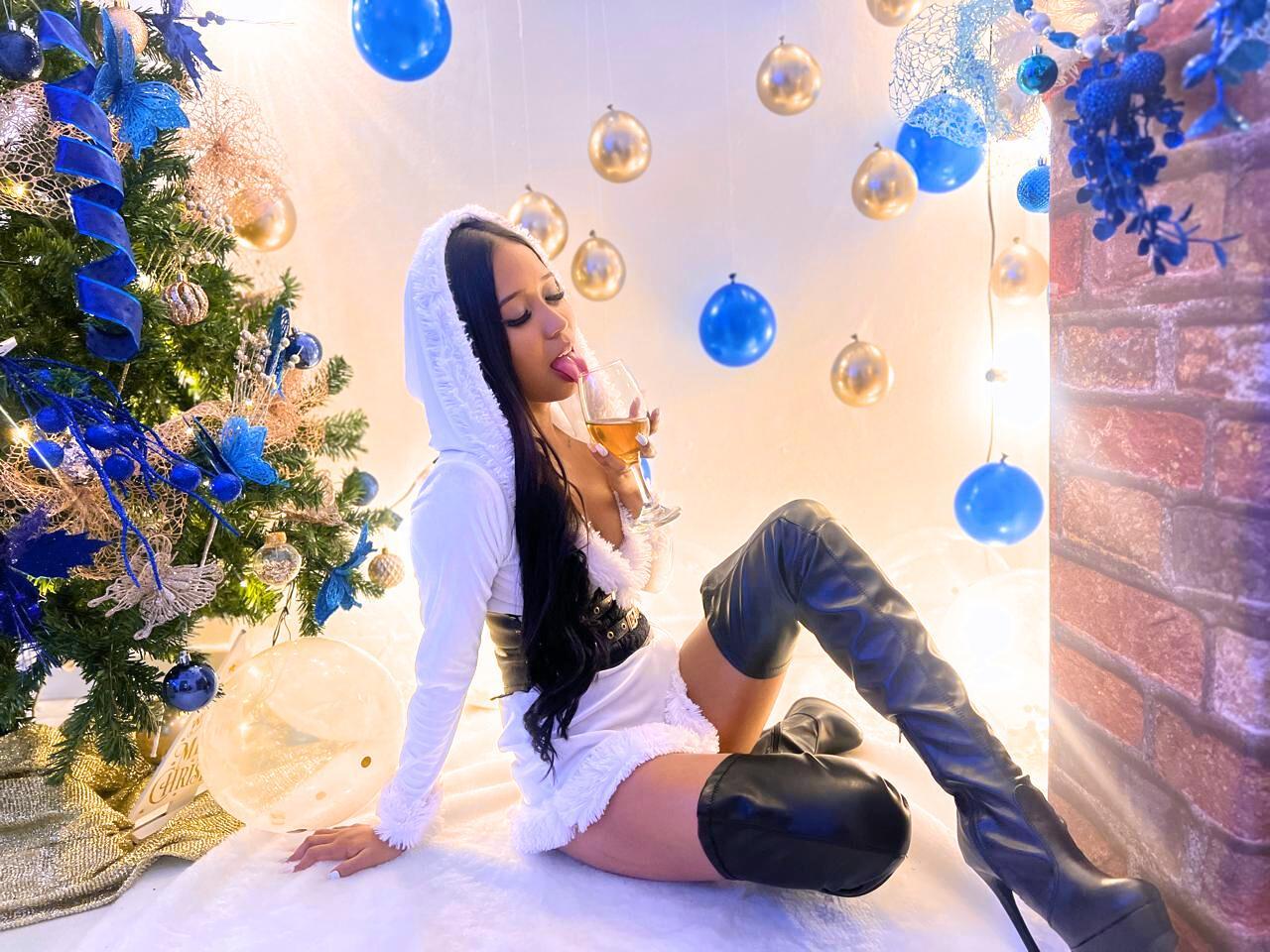 Naomi_93 Live Image
