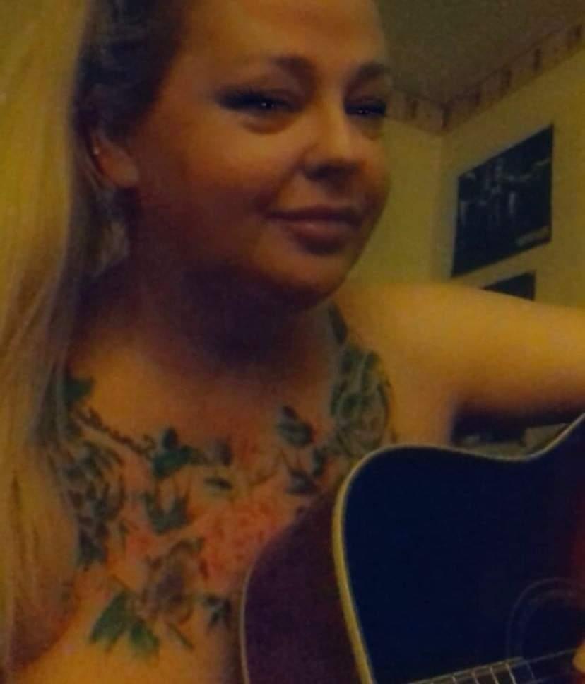 SwooshySue Live Image
