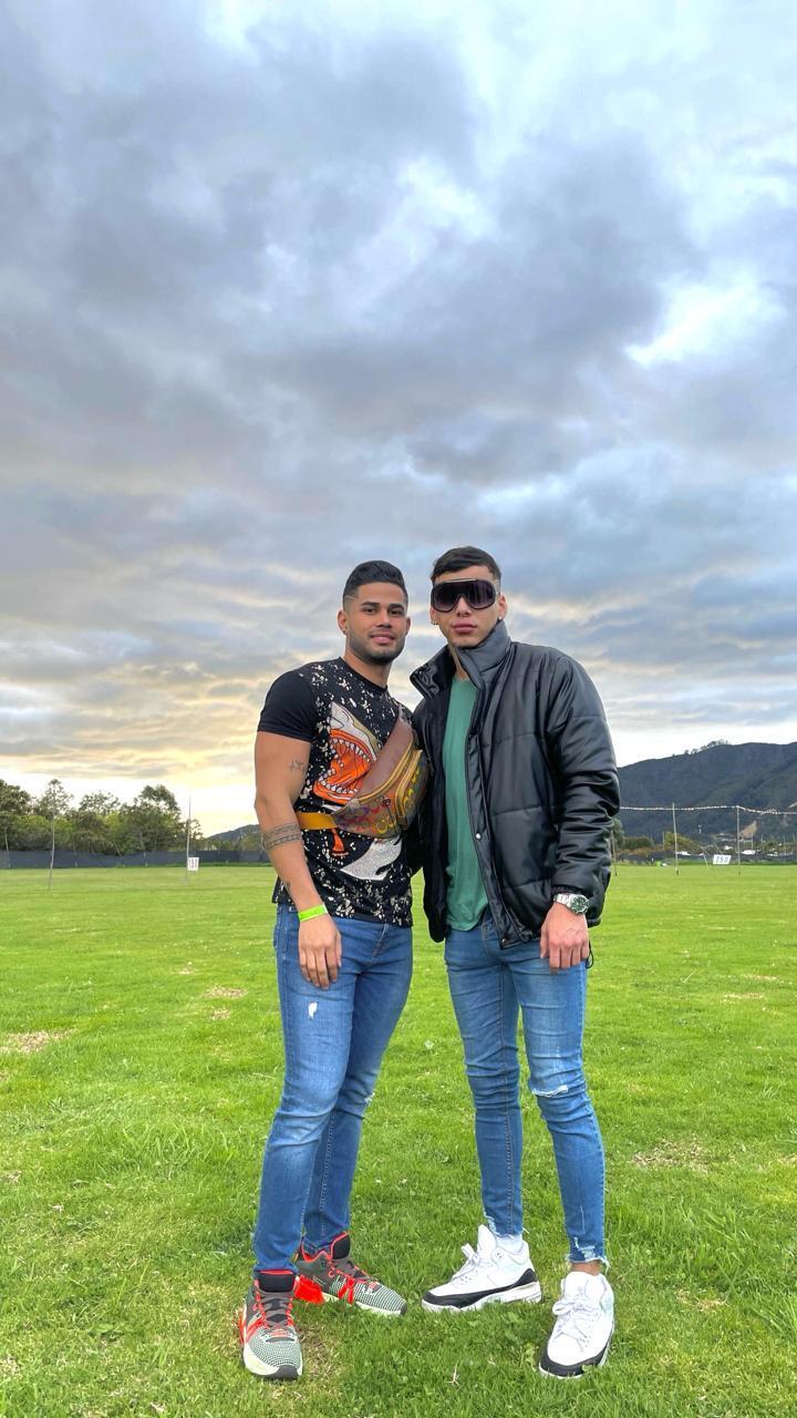 Two_hotboys