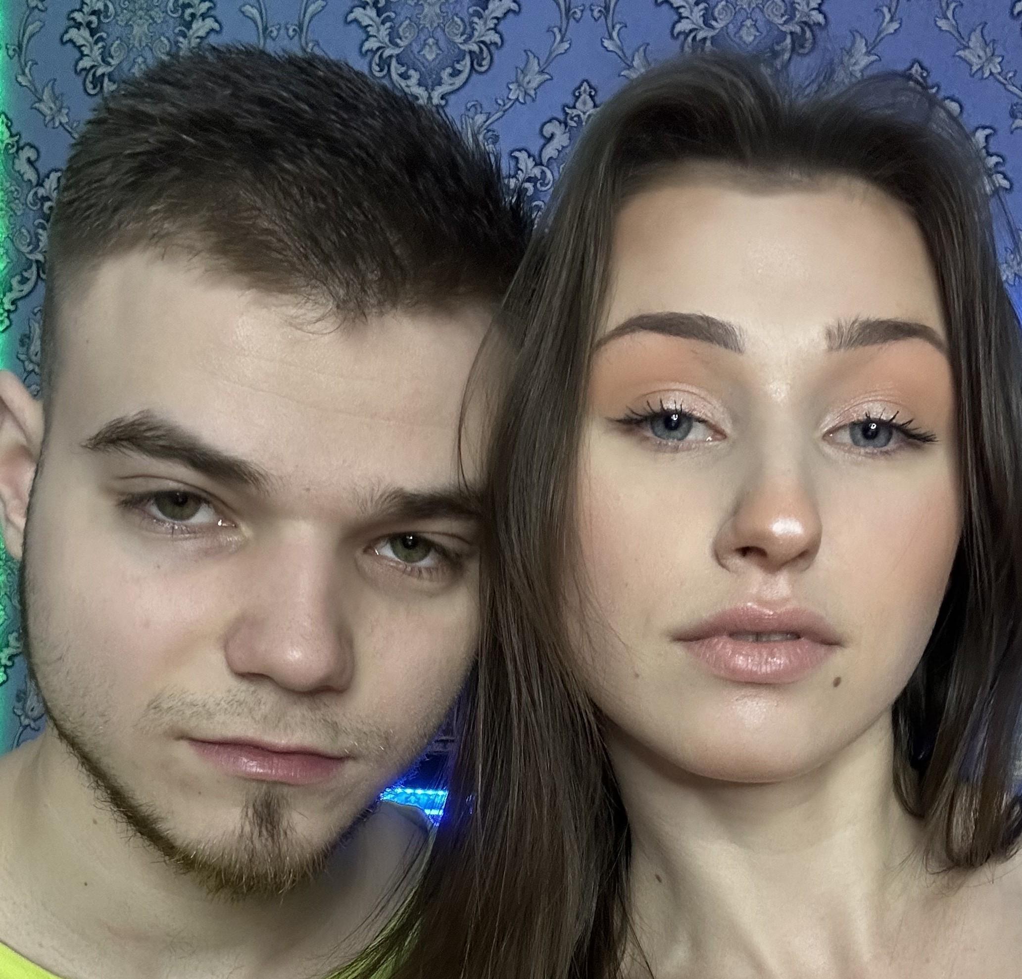 VikkiAndGeorge Live Image