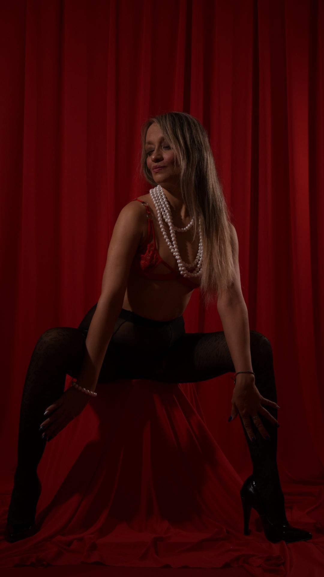 emma_collson Live Image