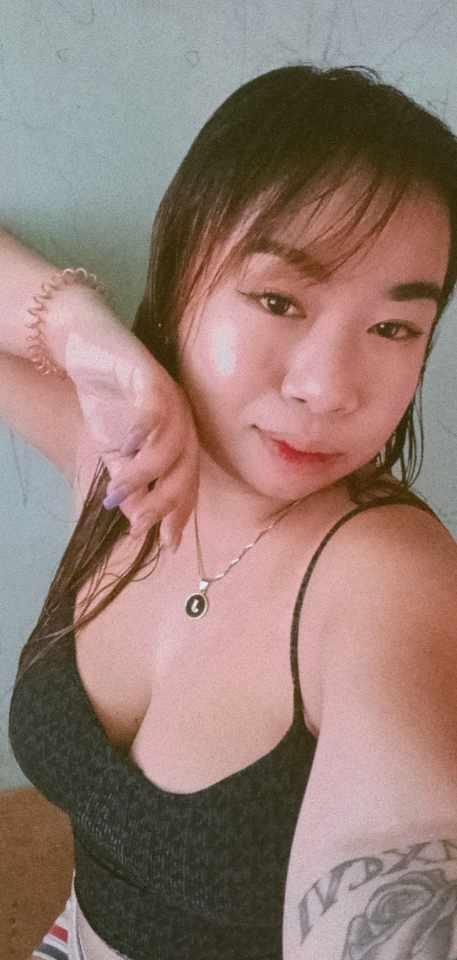 holy_phoebe24 Live Image