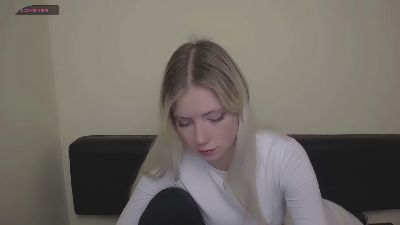 AliceMeaww_ live from United States