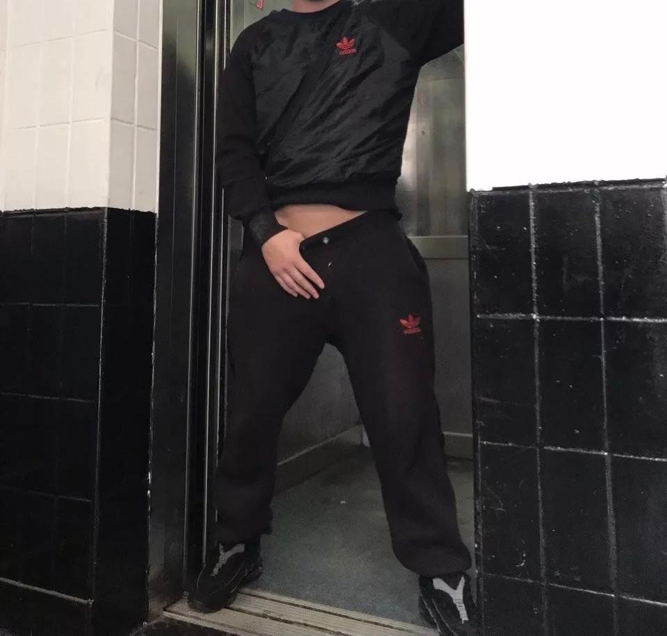 BigDickLad3 live from United Kingdom