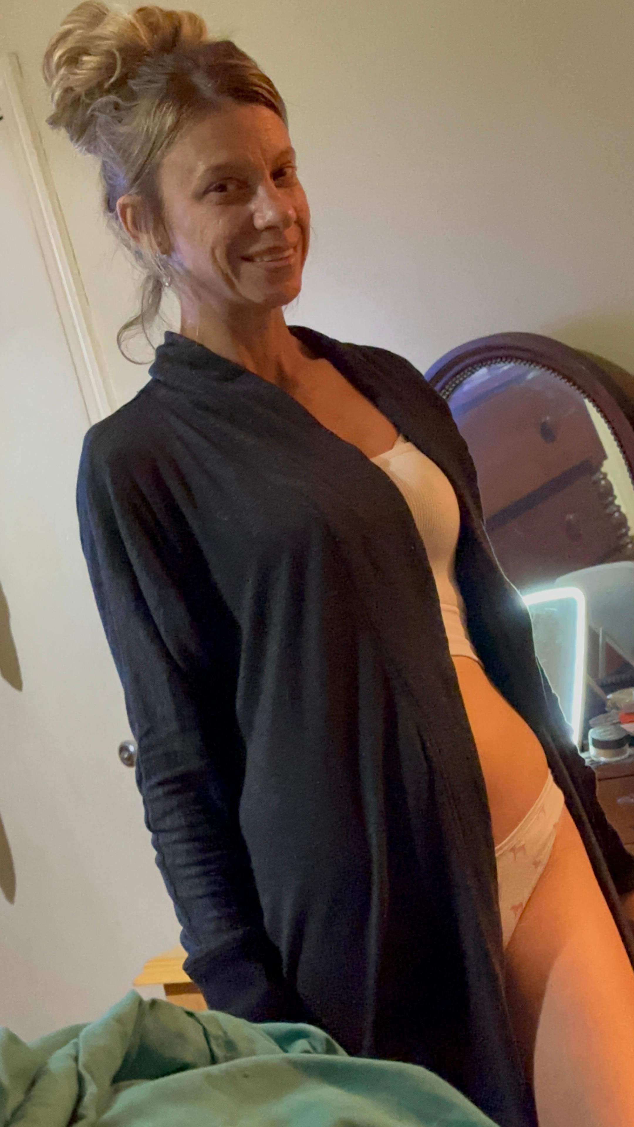 Creampiecutie33 live from United States