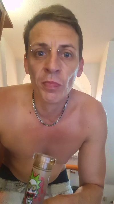 Eskalator198 live from Germany