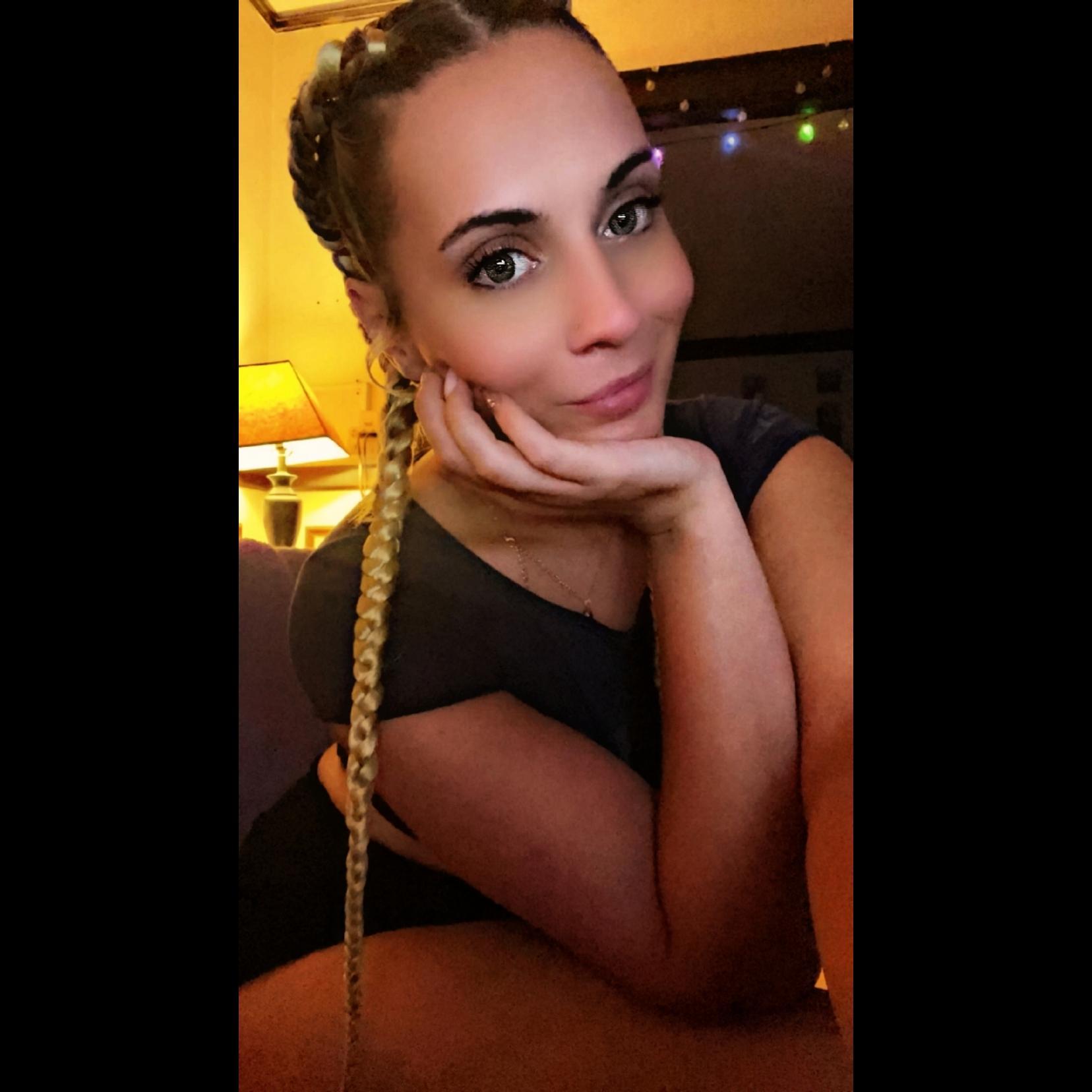 GianaCasanas live from United States