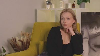 JoleenShealy live from France
