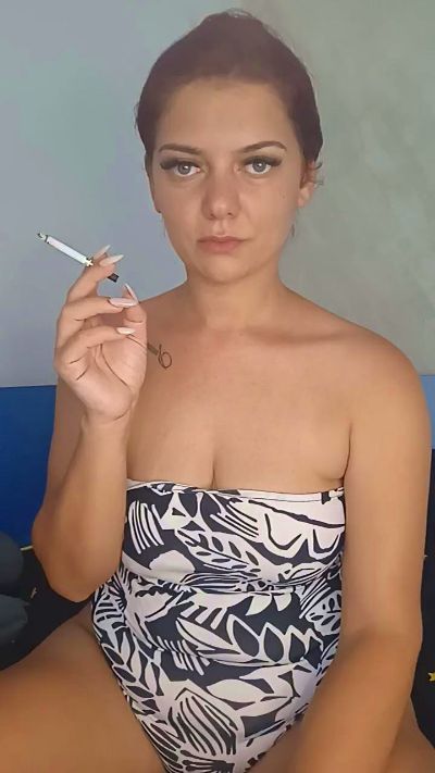 LadyNora26 live from Romania