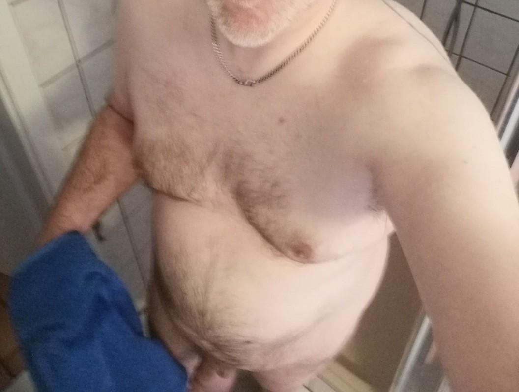 NeugierigS_H live from Germany