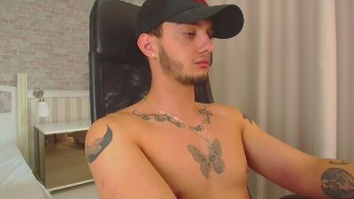 OscarGriffin live from United States
