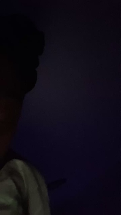 Prettyfeets28 live from United States