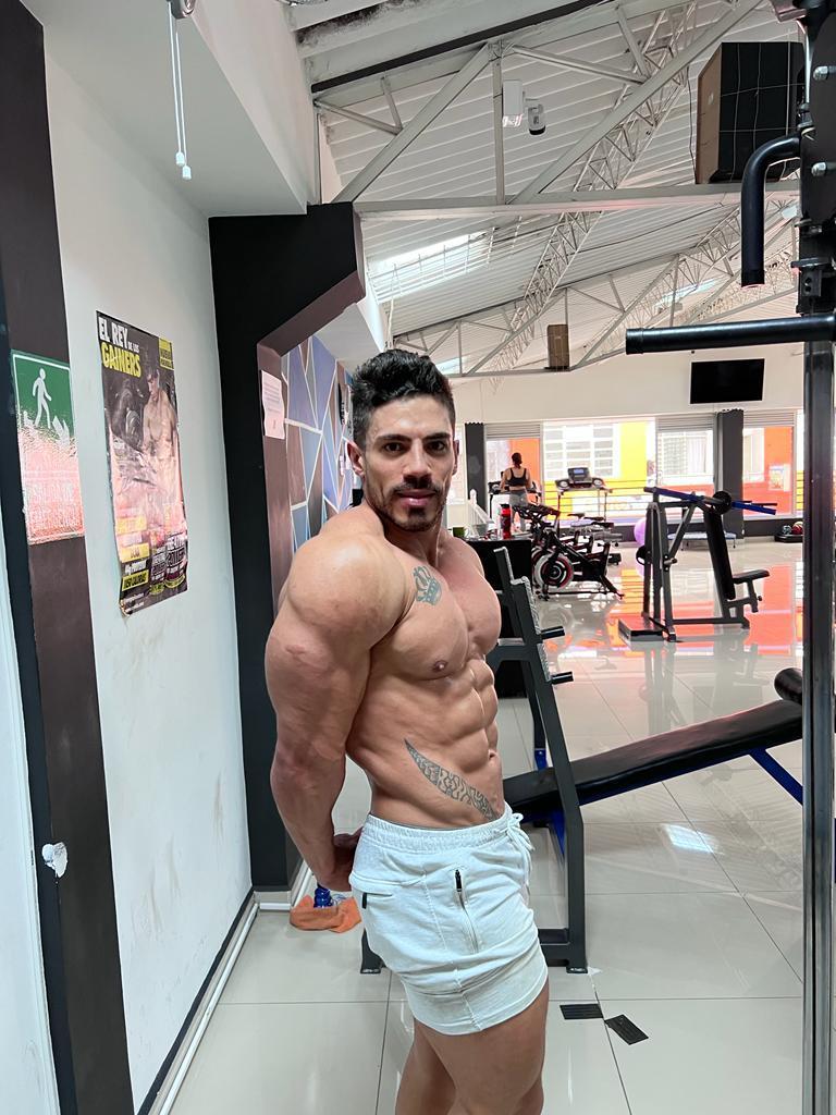 Rocky_fit live from Colombia