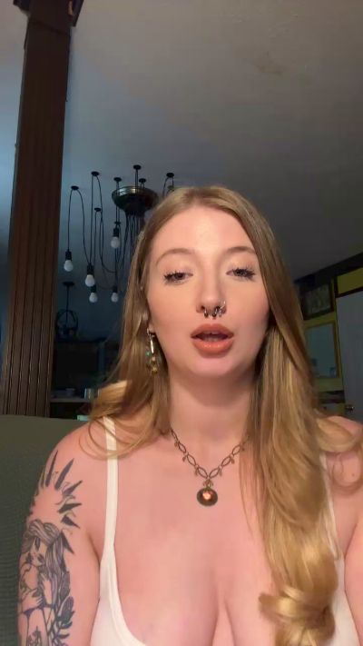 Rosaleejaden live from United States