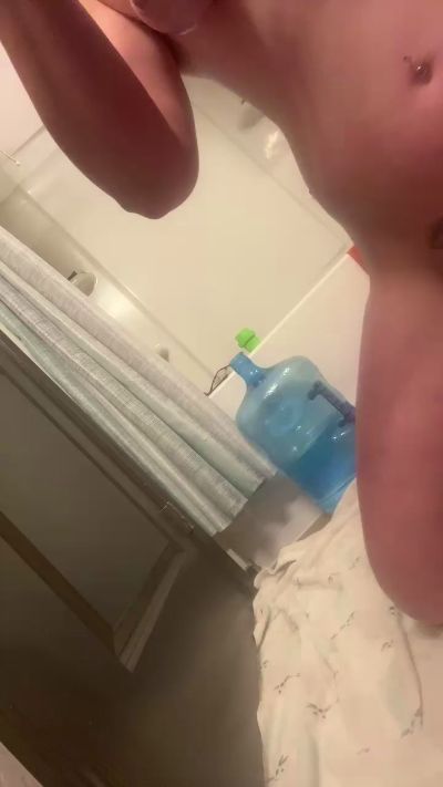 SexyMissBee21 live from United States