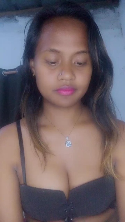 Sharonne07 live from Madagascar