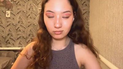 SuzannLertora live from Japan
