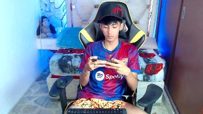 Yiisu_1 live from United States