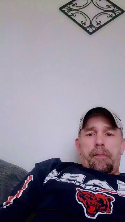 bobbydeluxelll live from United States