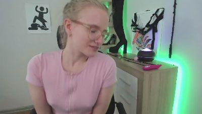 hottieNancy live from United Kingdom