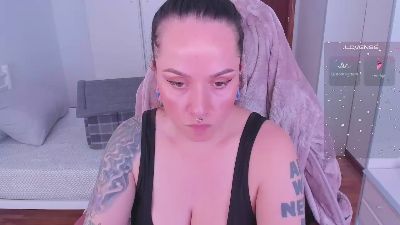 scarletsam live from Colombia