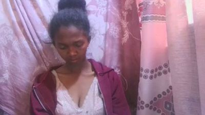 selena072 live from Madagascar
