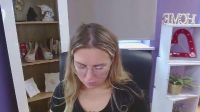 xZoey live from United Kingdom